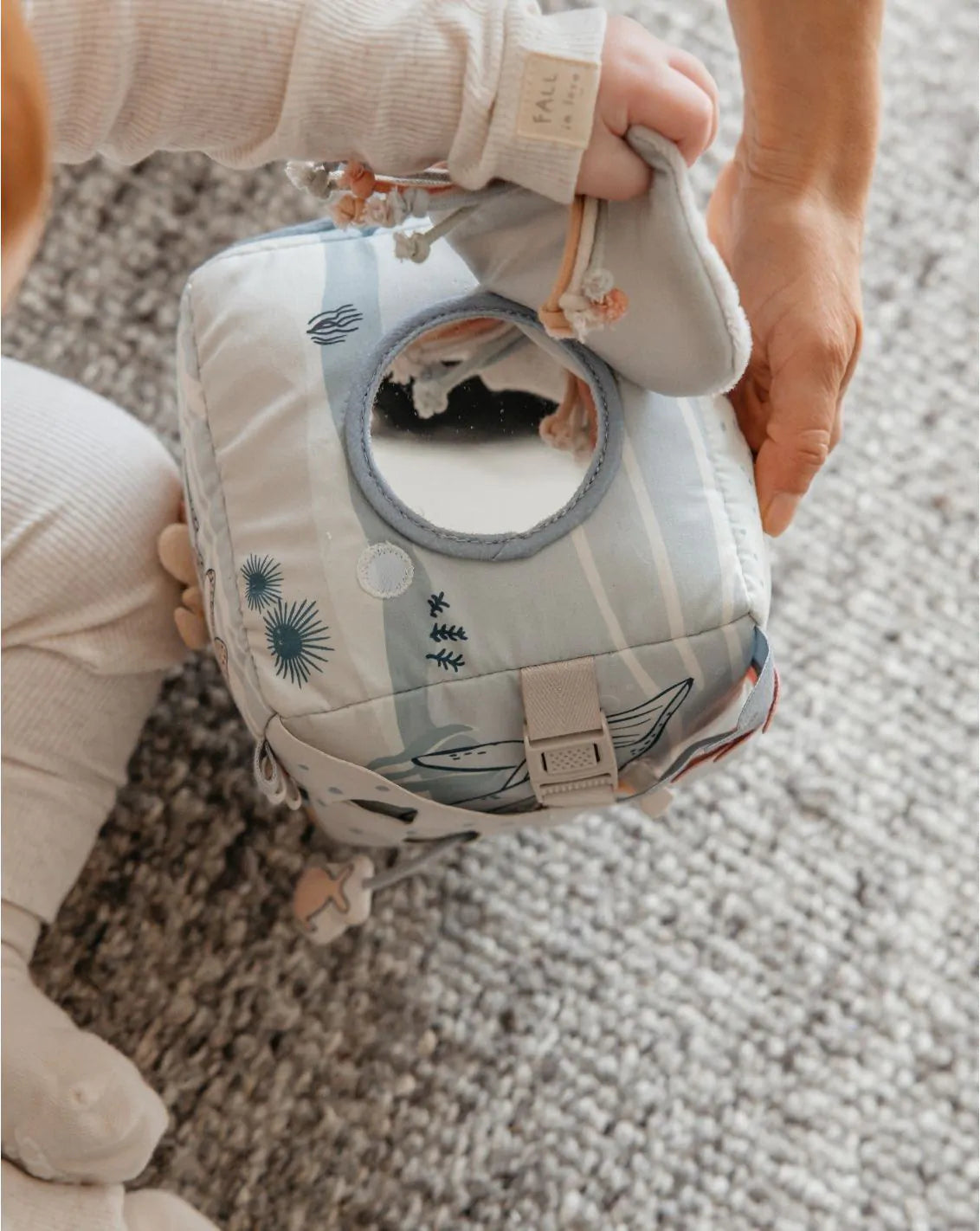 קוביית פעילות סנסורית - כחול