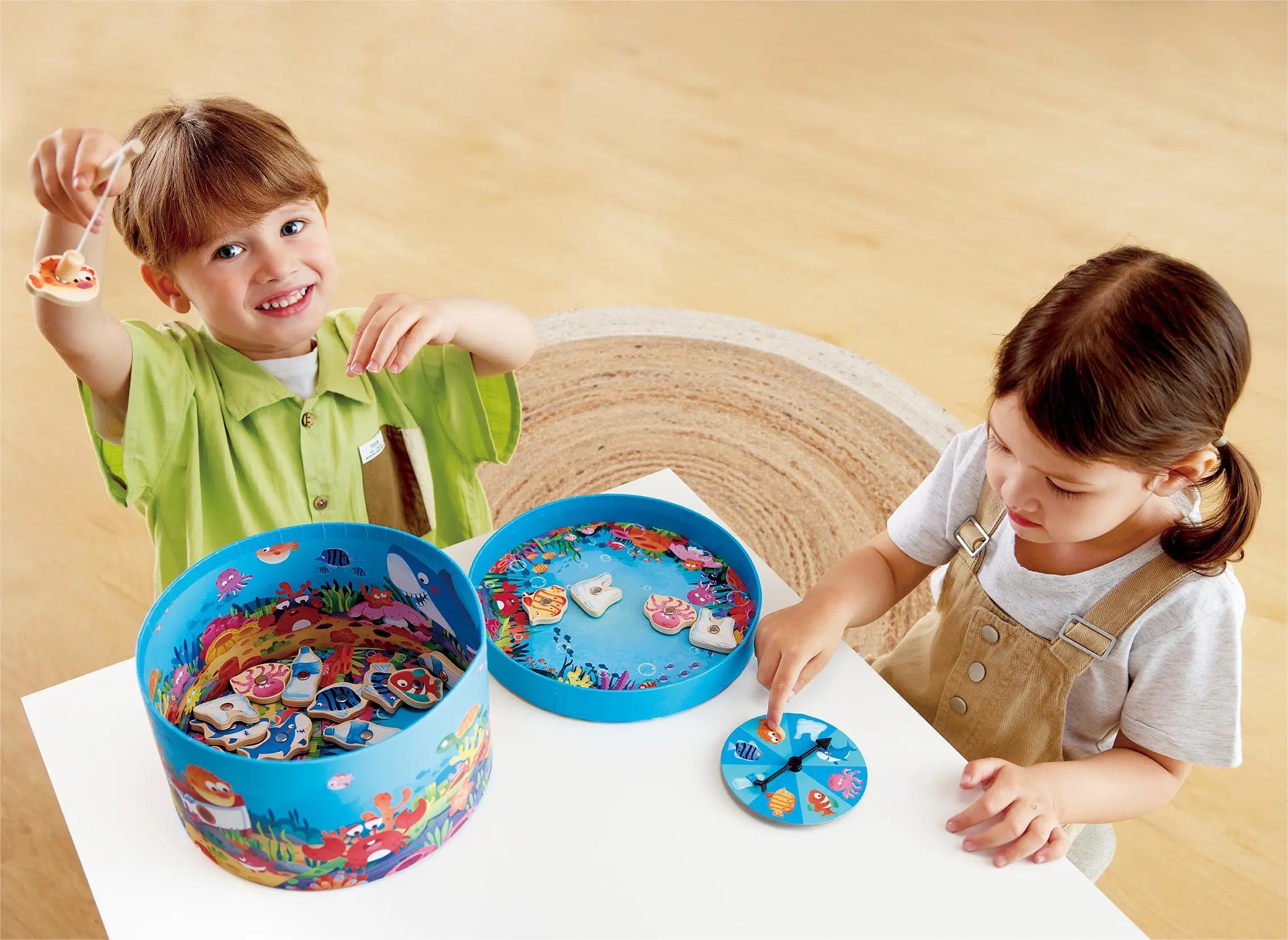 משחק מגנטי 2 ב-1-שומרים על הים - HAPE