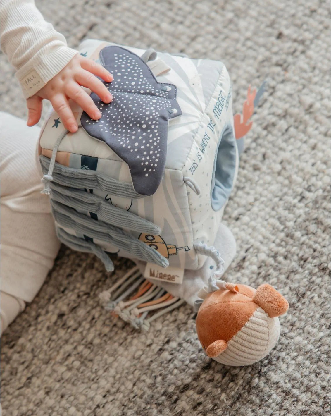 קוביית פעילות סנסורית - כחול