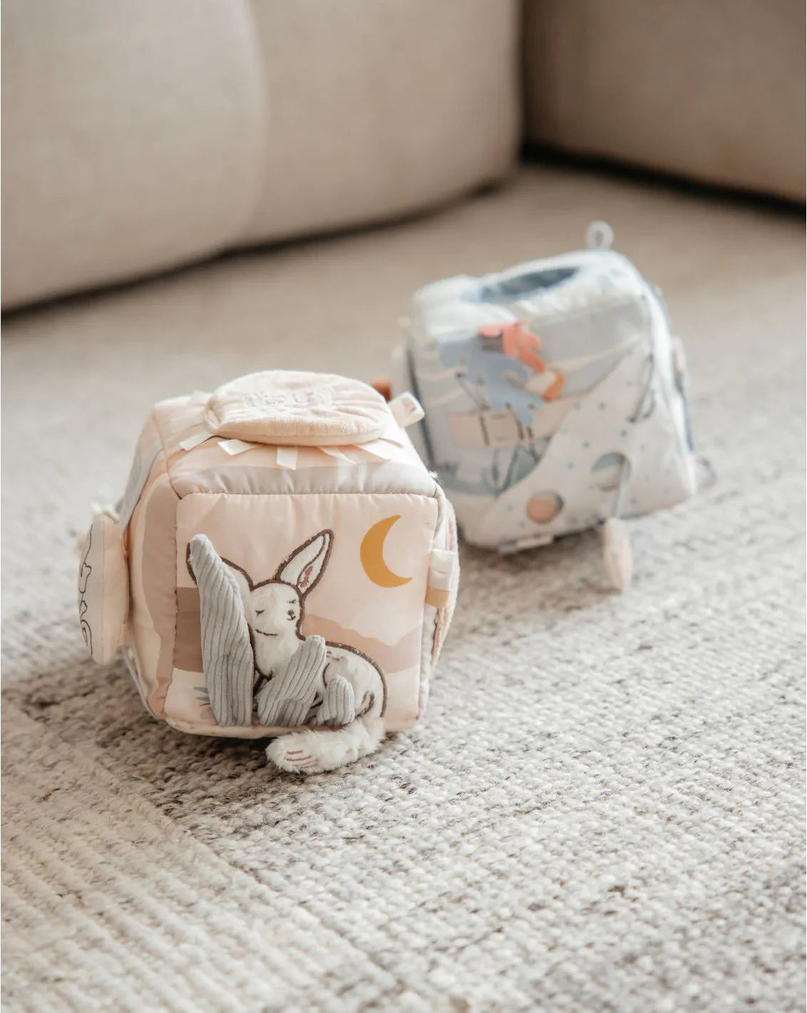 קוביית פעילות סנסורית - ורוד